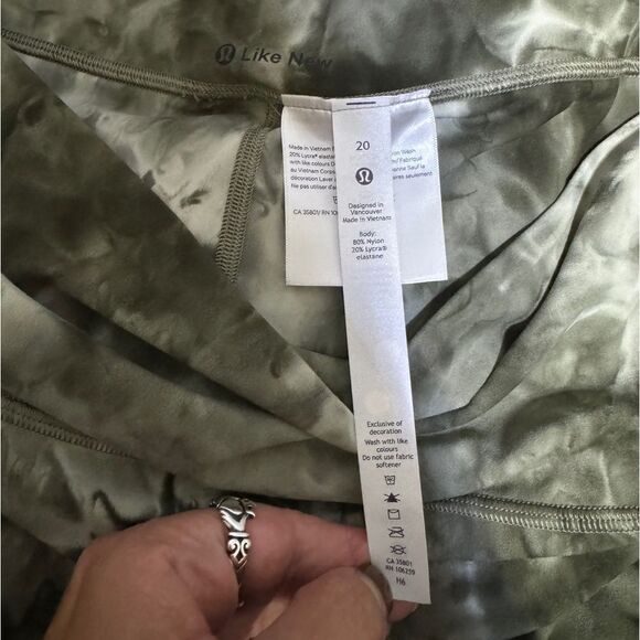 Lululemon Align Pant 25" *Diamond Dye
Light Sage Army Green Dark Olive size 20 - Picture 5 of 12